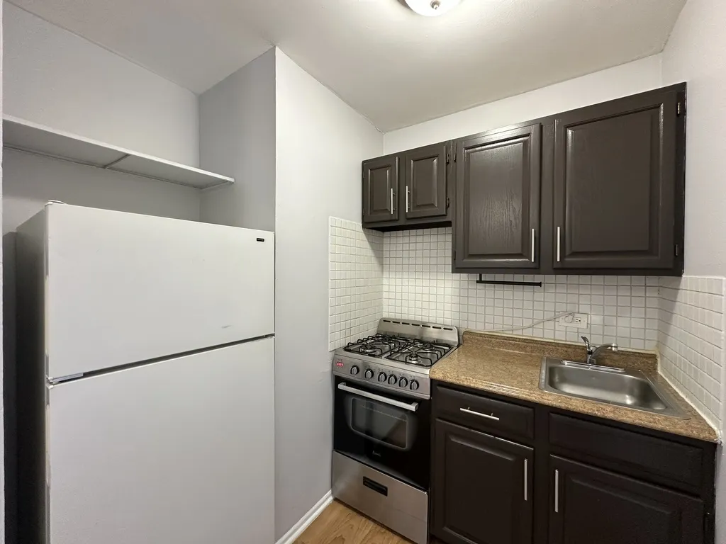 4547 N Dover Street IL #3A
