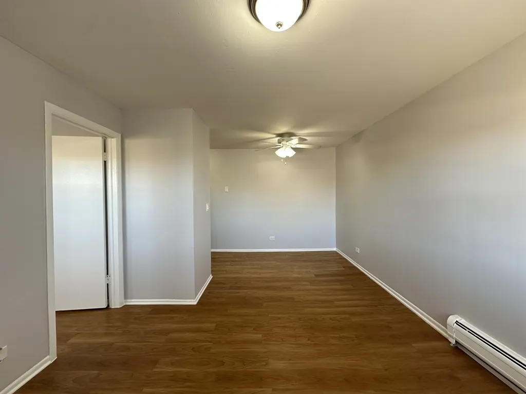 4547 N Dover Street IL #3A