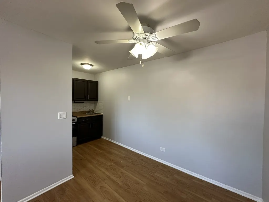 4547 N Dover Street IL #3A