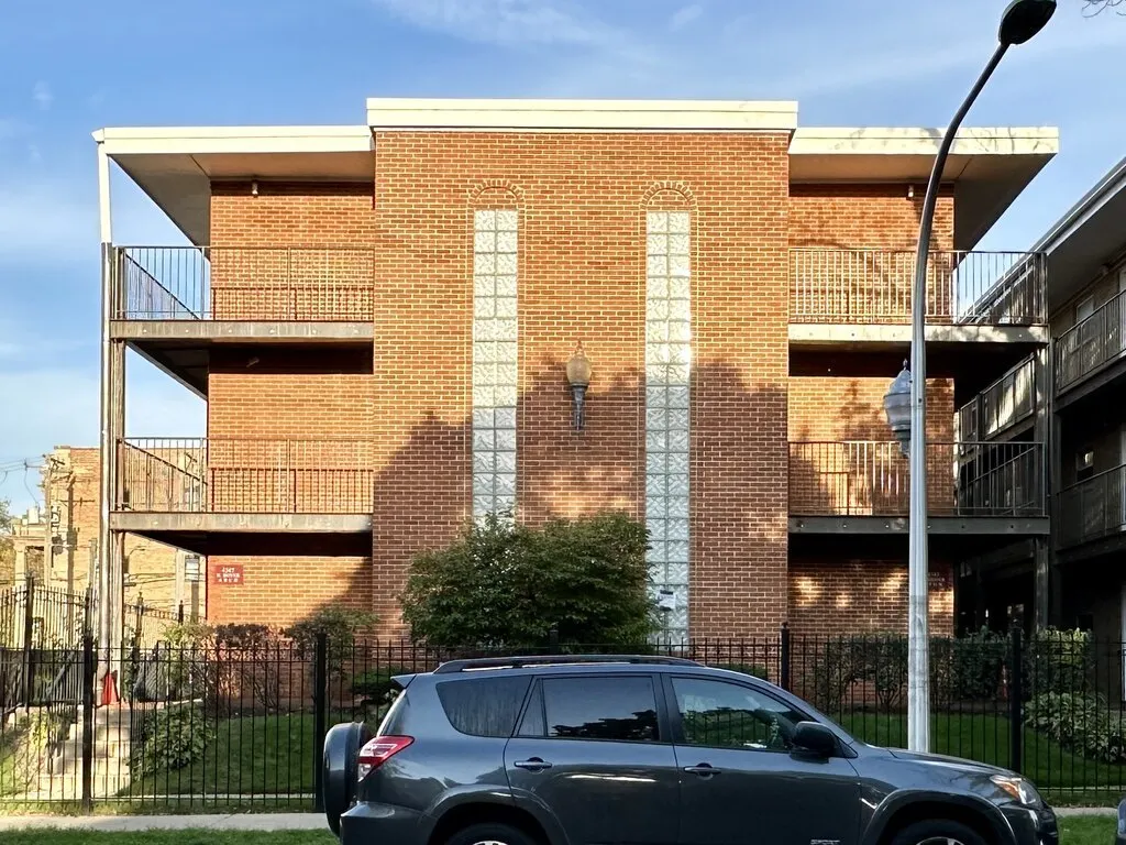 4547 N Dover Street IL #3A