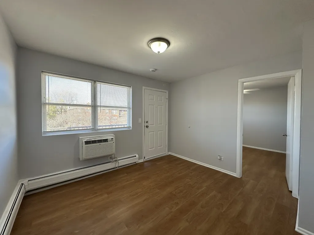 4547 N Dover Street IL #3A