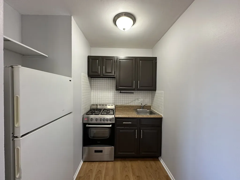 4547 N Dover Street IL #3A