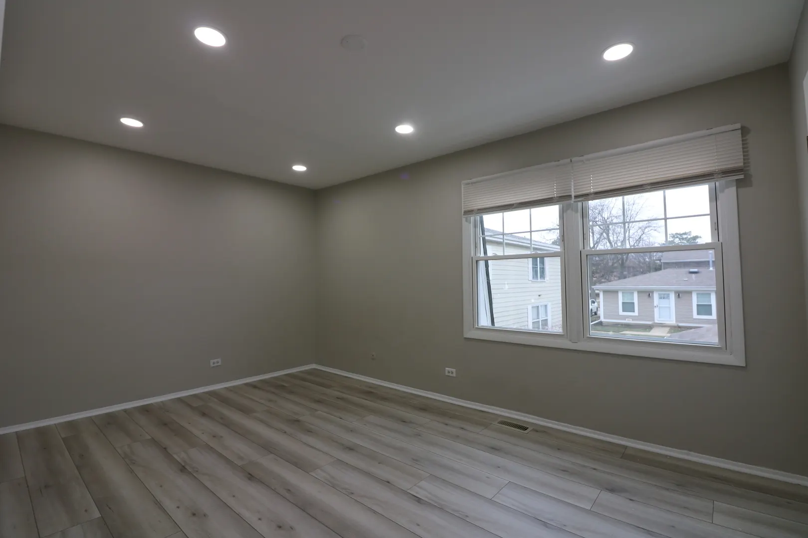 360 Farmingdale Circle IL #360