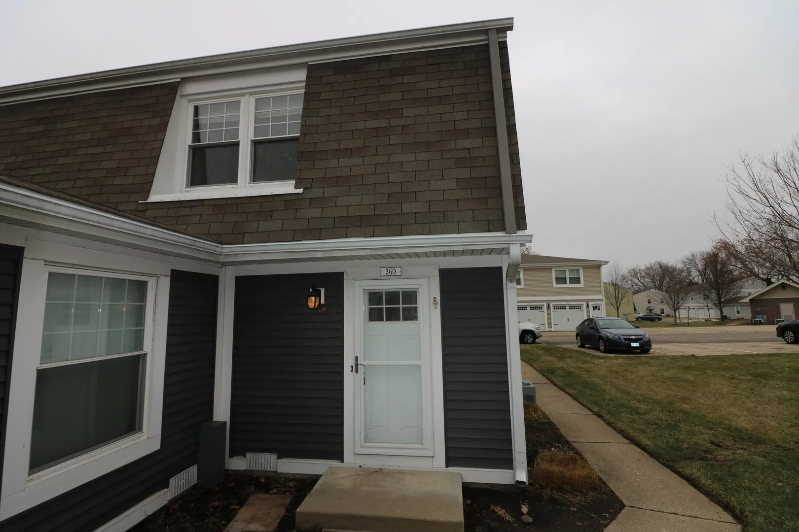 360 Farmingdale Circle IL #360