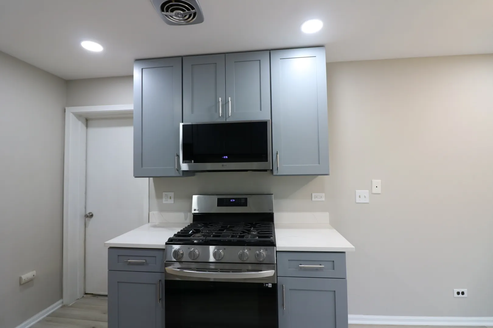 360 Farmingdale Circle IL #360