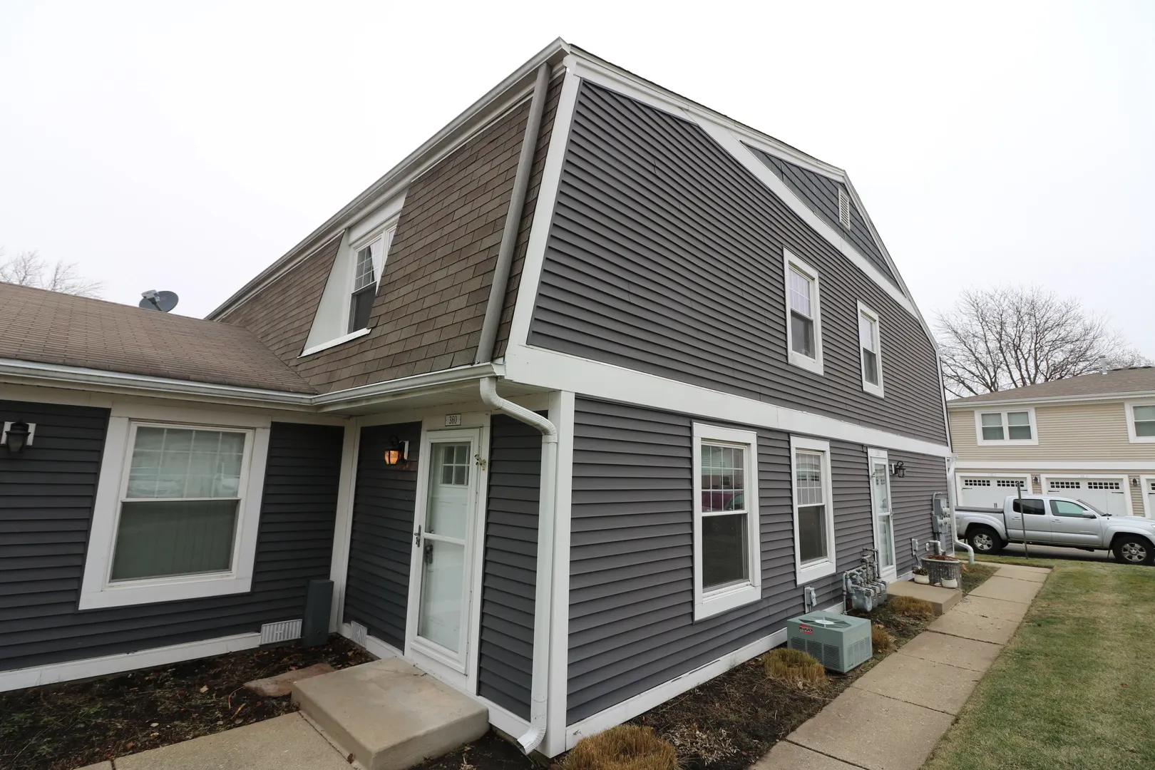 360 Farmingdale Circle IL #360