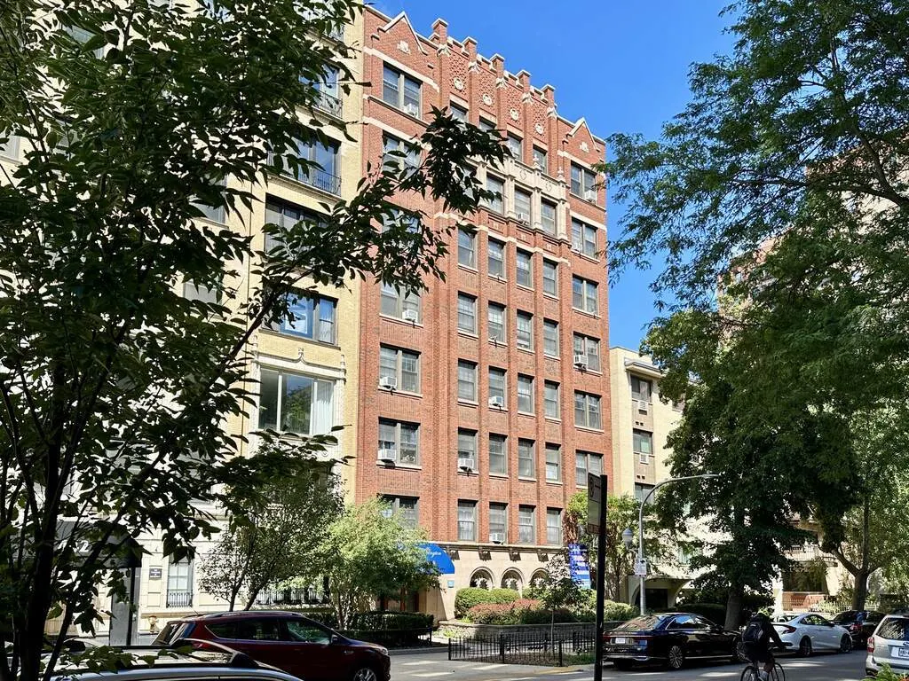 434 W Wellington Avenue IL #205