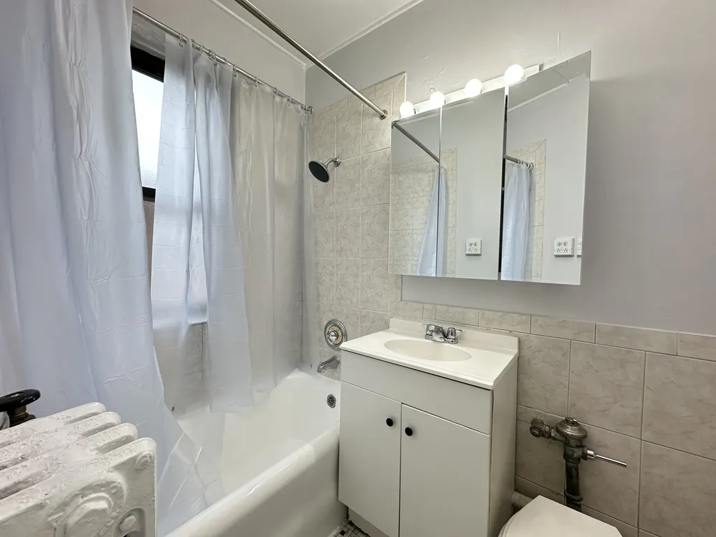 434 W Wellington Avenue IL #205