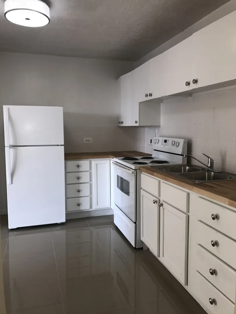 1025 W HOLLYWOOD Avenue IL #422