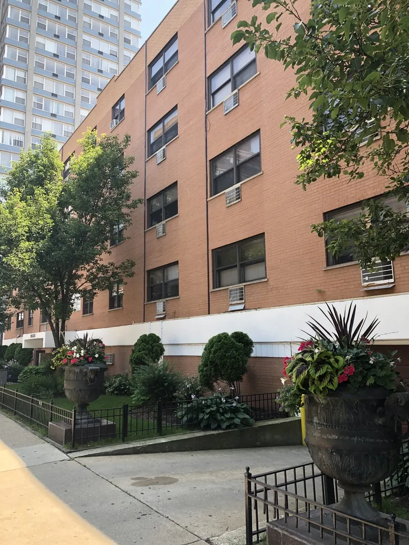 1025 W HOLLYWOOD Avenue IL #422