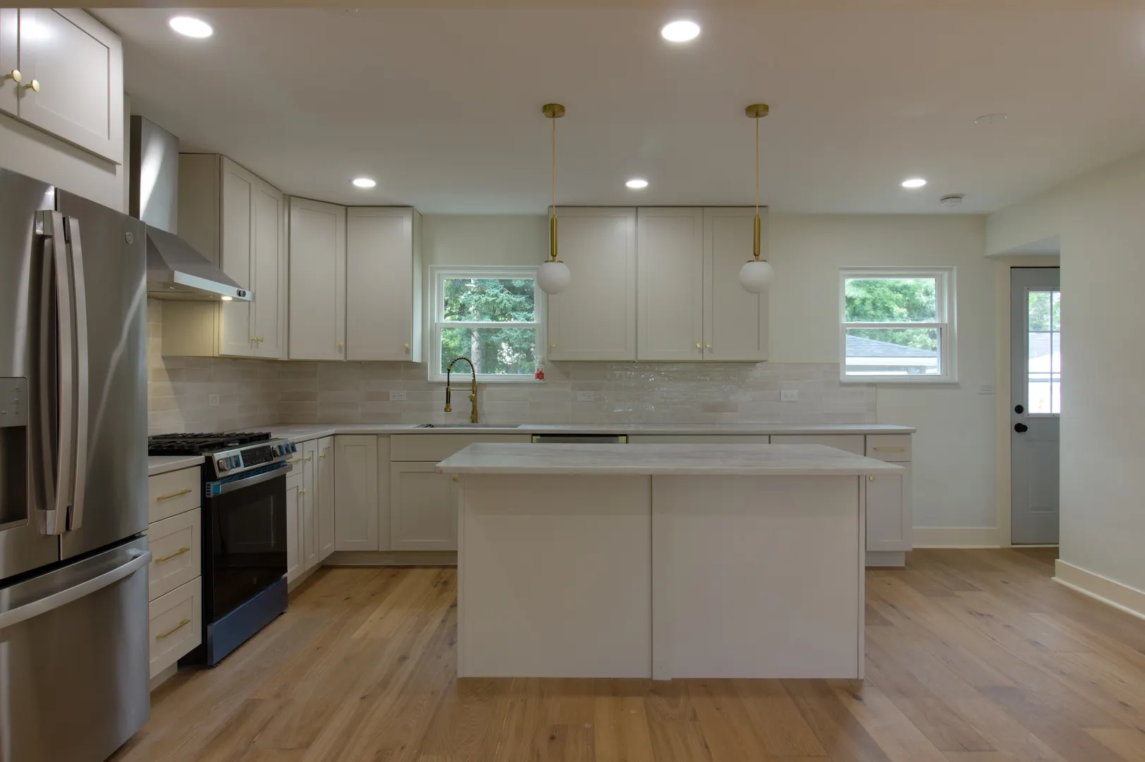 829 E Evergreen Street IL