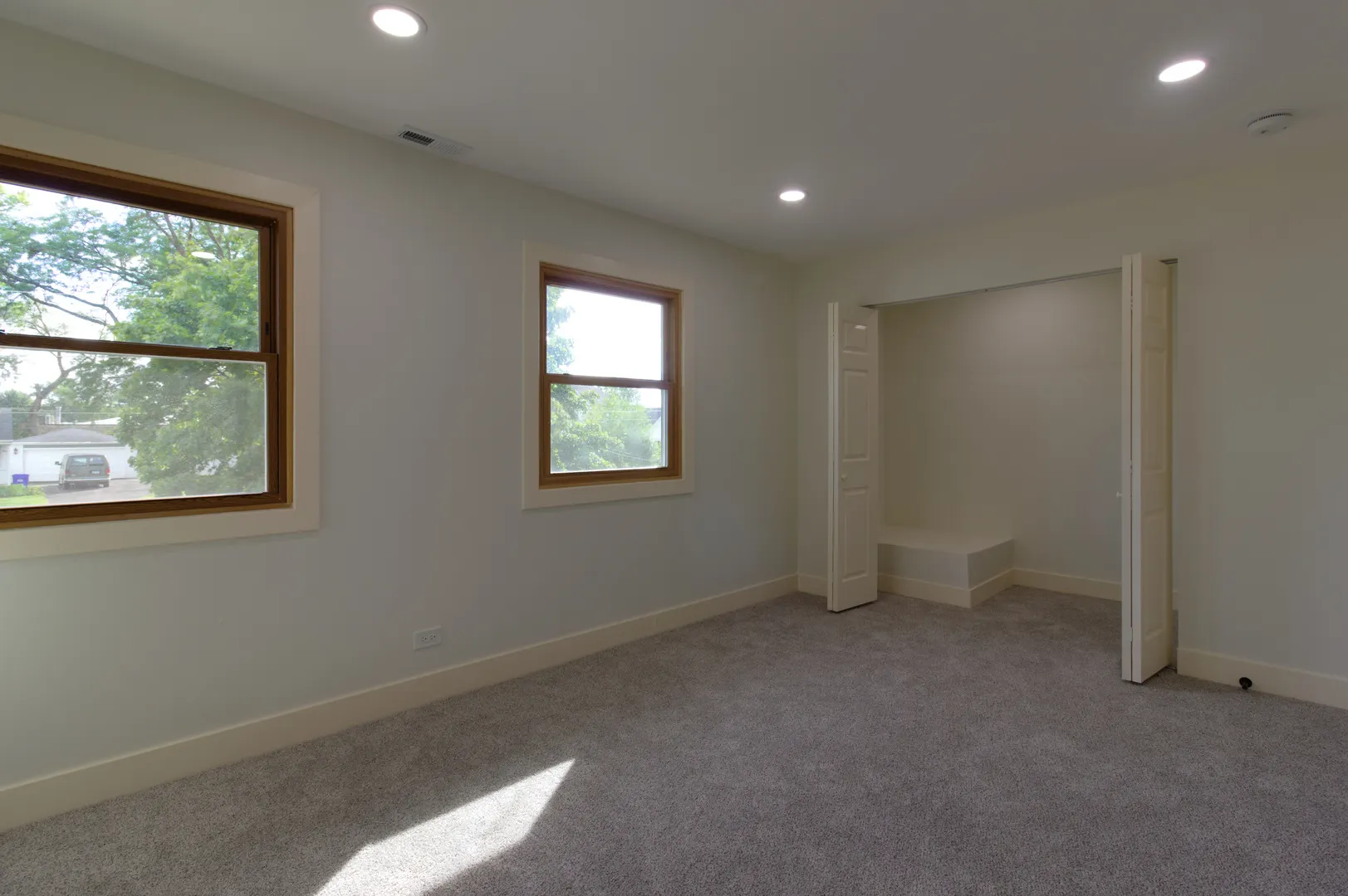 829 E Evergreen Street IL