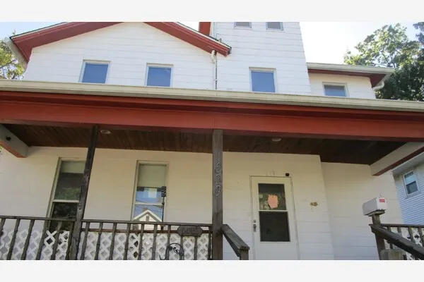 619 E Laurel Street IA