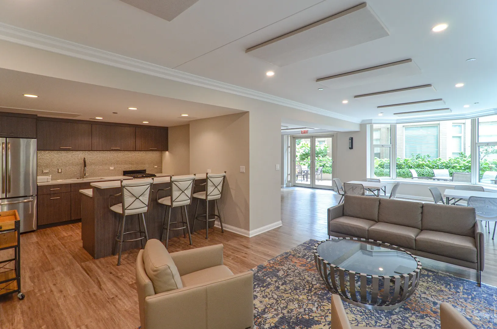 25 E SUPERIOR Street IL #3701