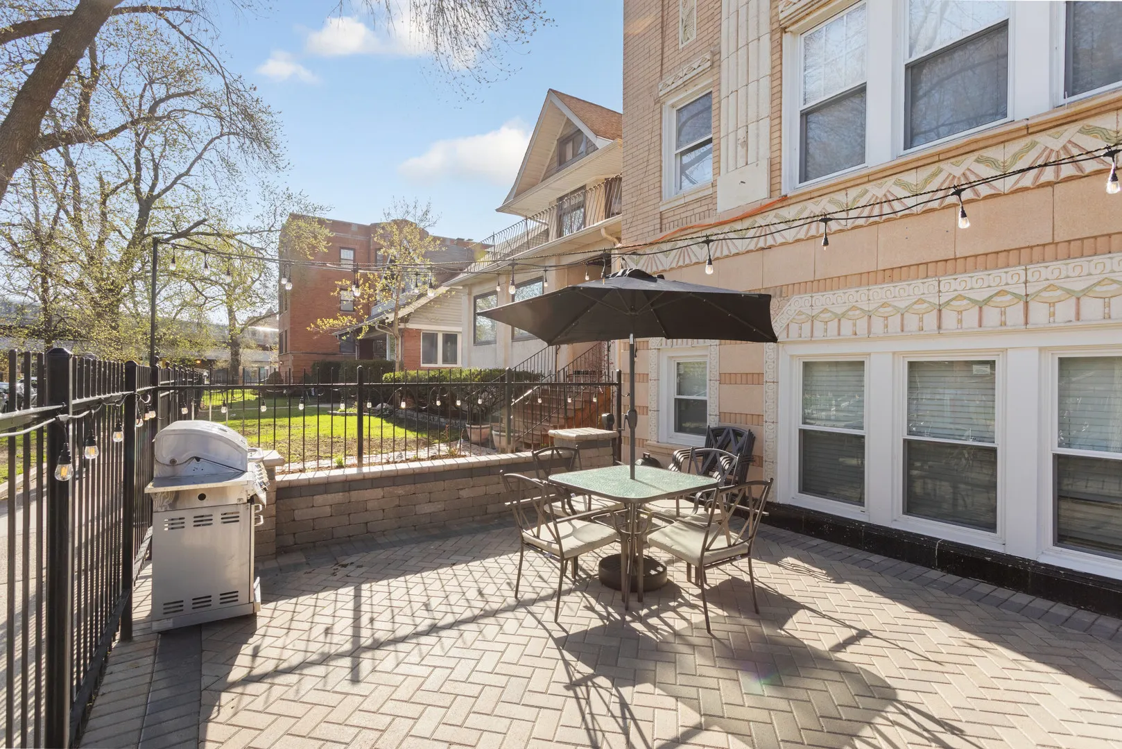 1521 W Sherwin Avenue IL #410