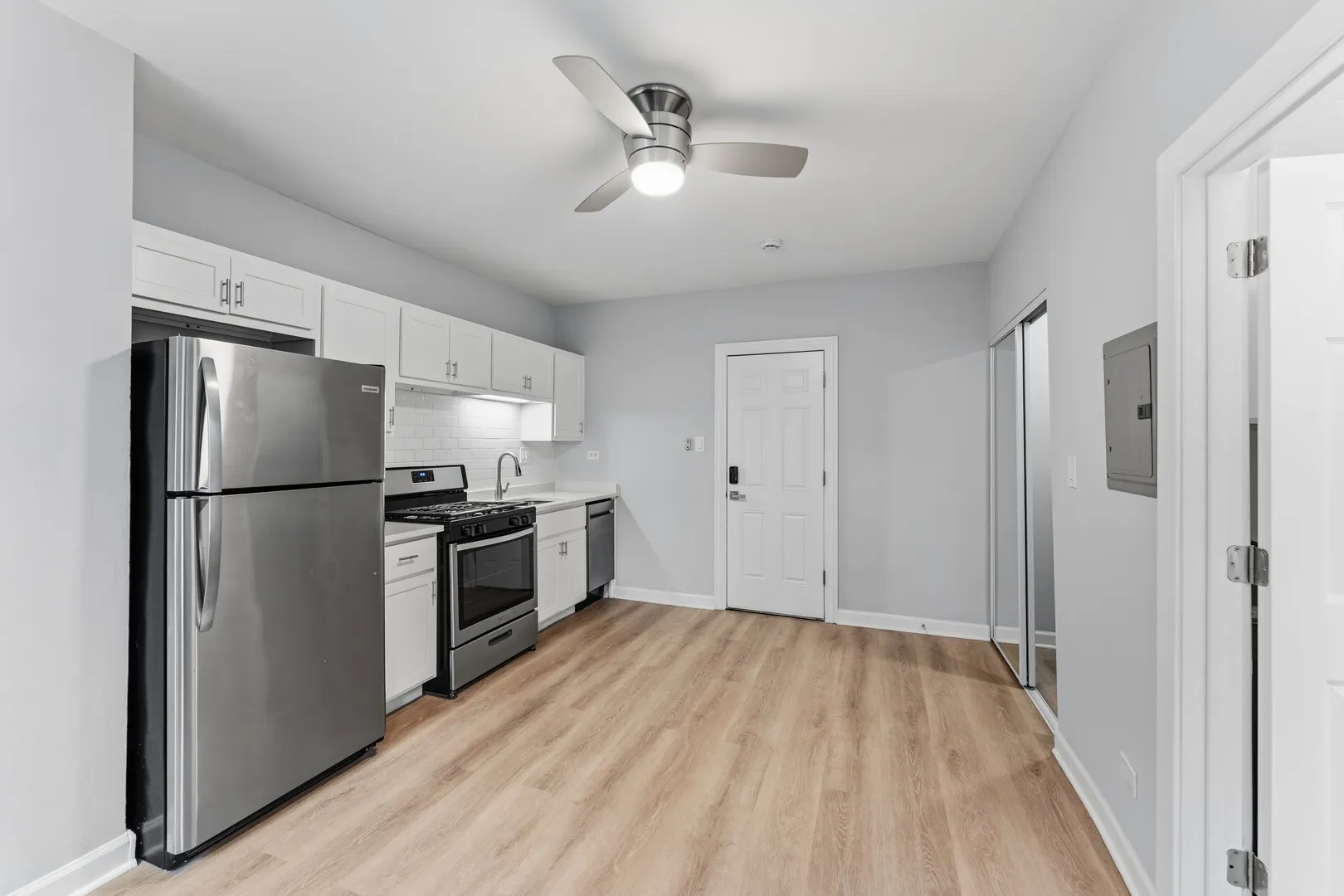 5710 N WINTHROP Avenue IL #102