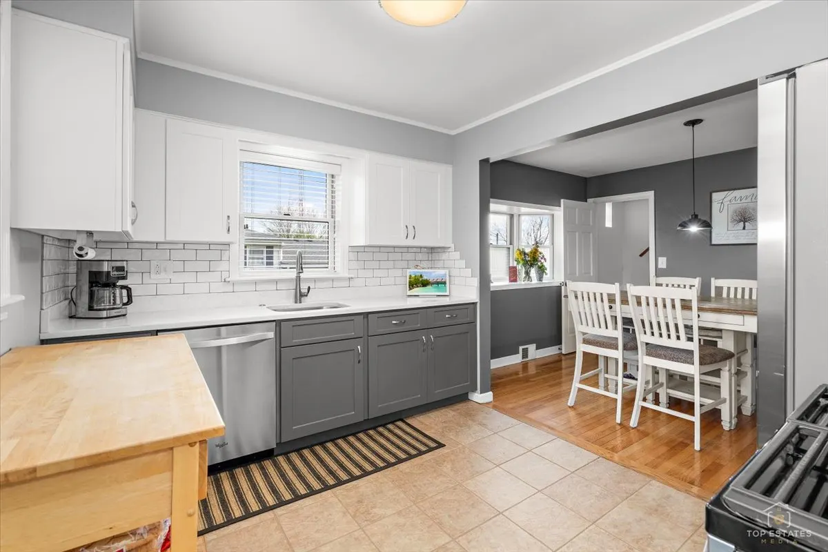 1337 Degener Avenue IL