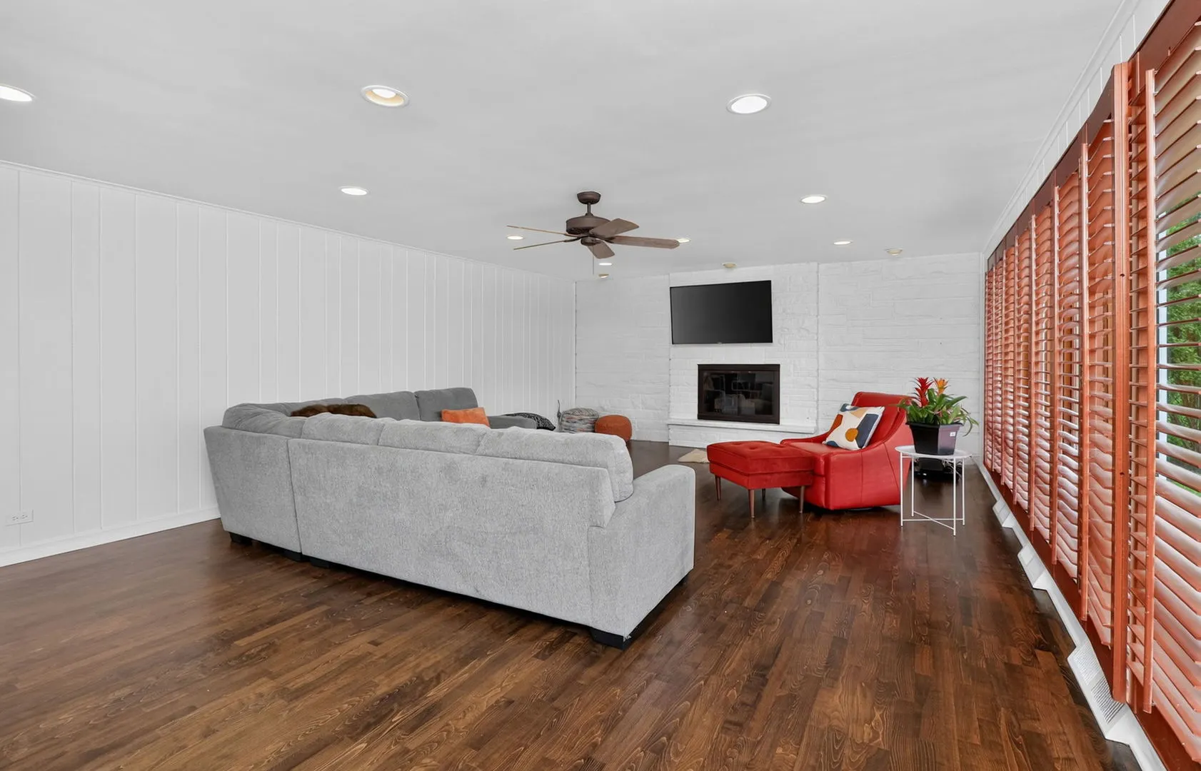 282 Stonegate Road IL
