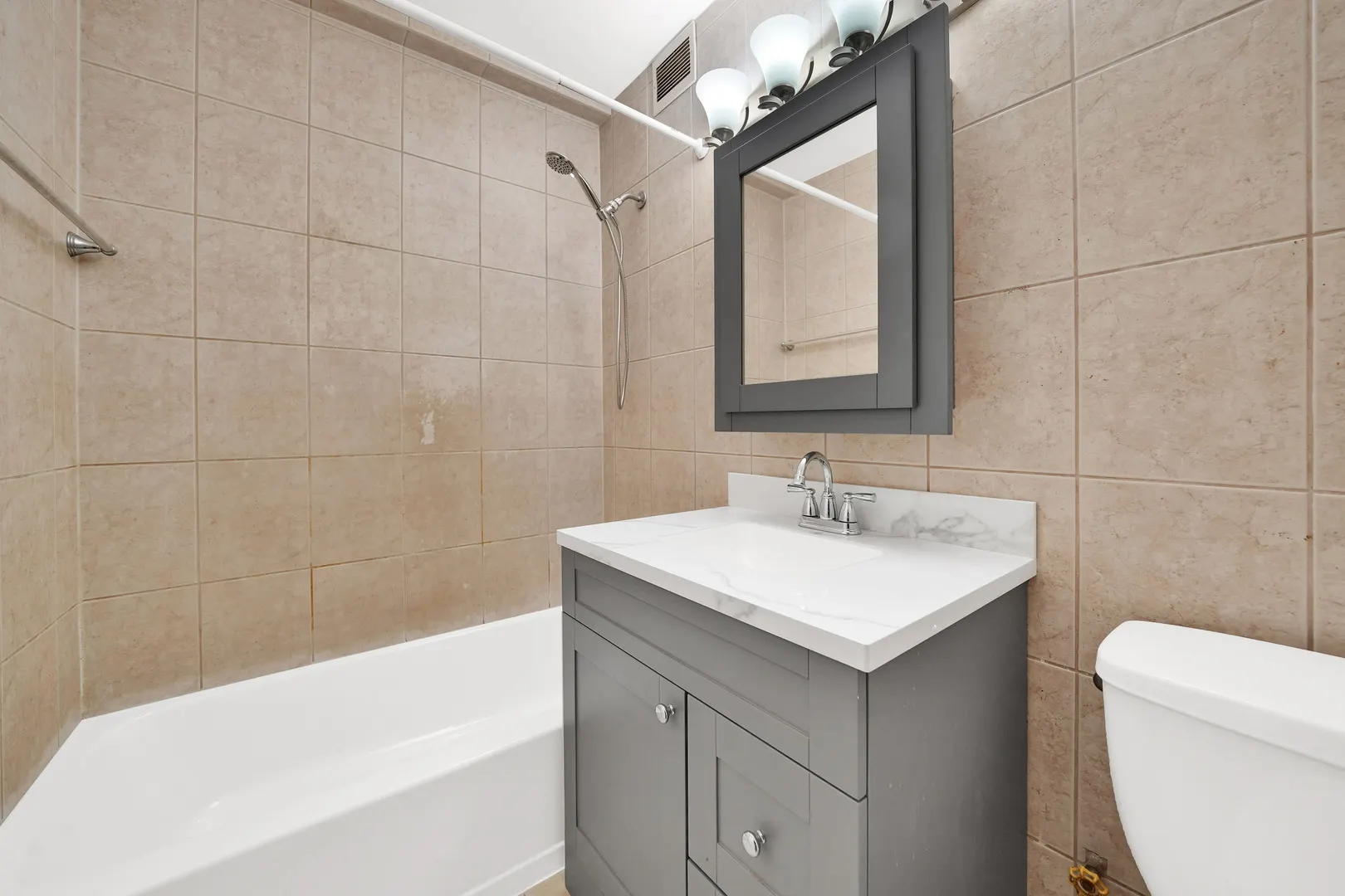 6161 N Hoyne Avenue IL #504