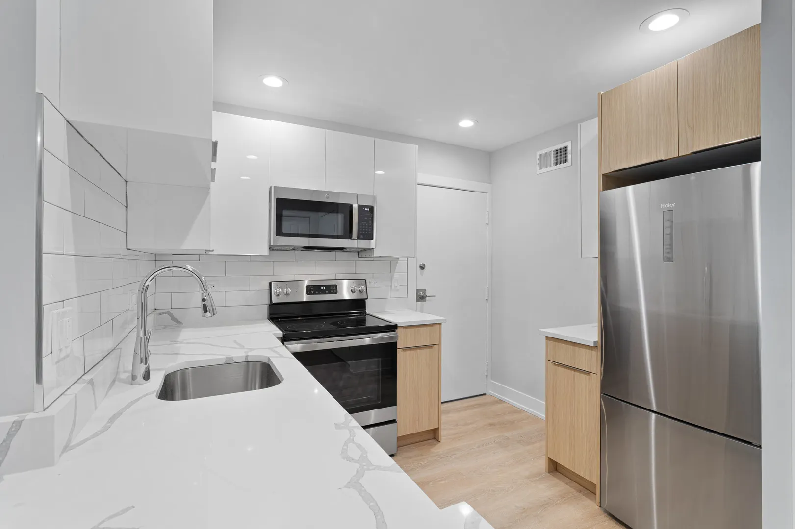 1303 W Estes Avenue IL #4W