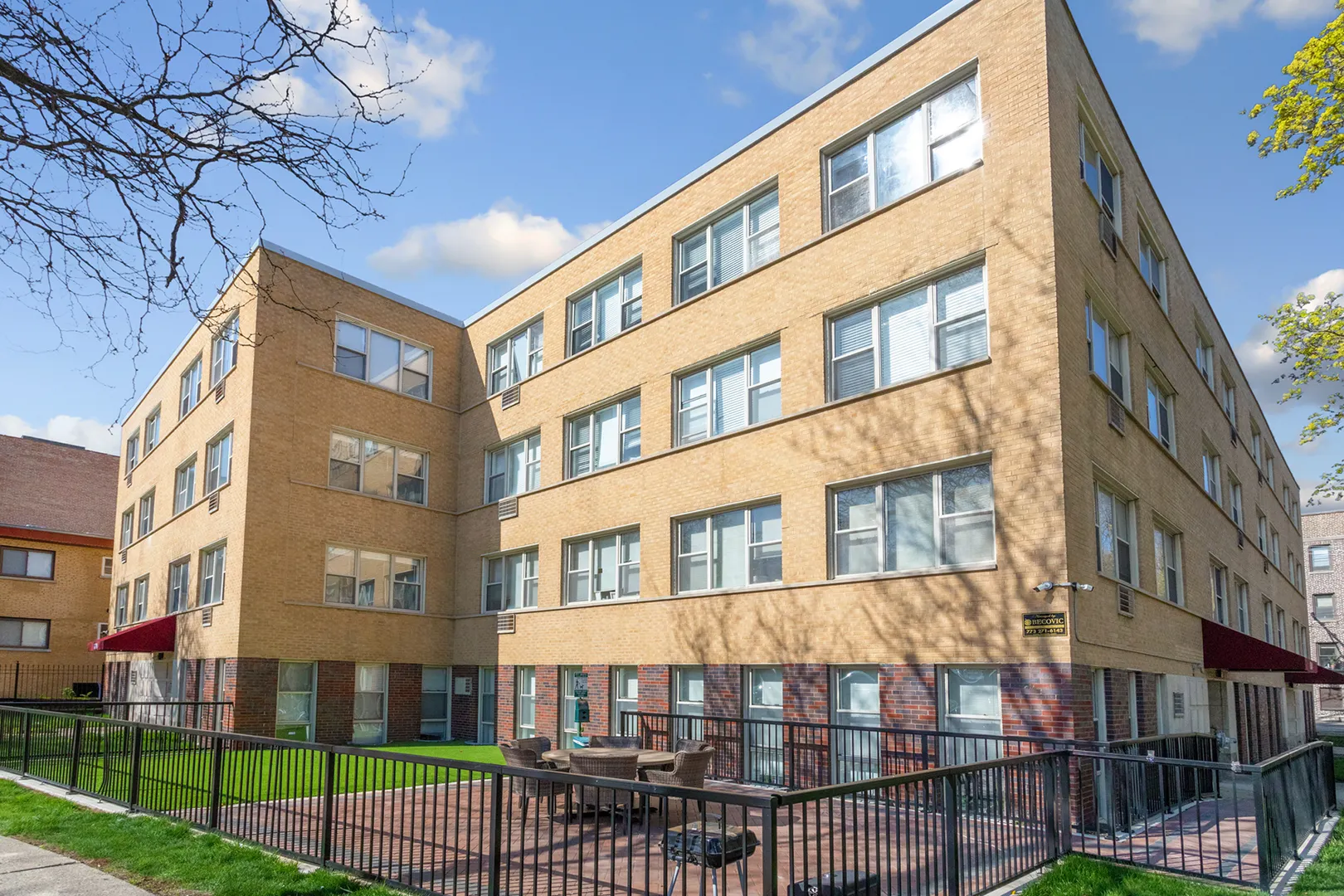 1303 W Estes Avenue IL #4W