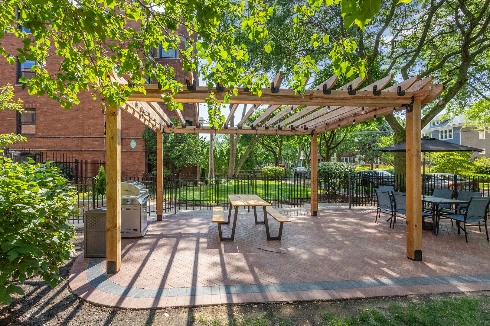 1556 W Juneway Terrace IL #2P