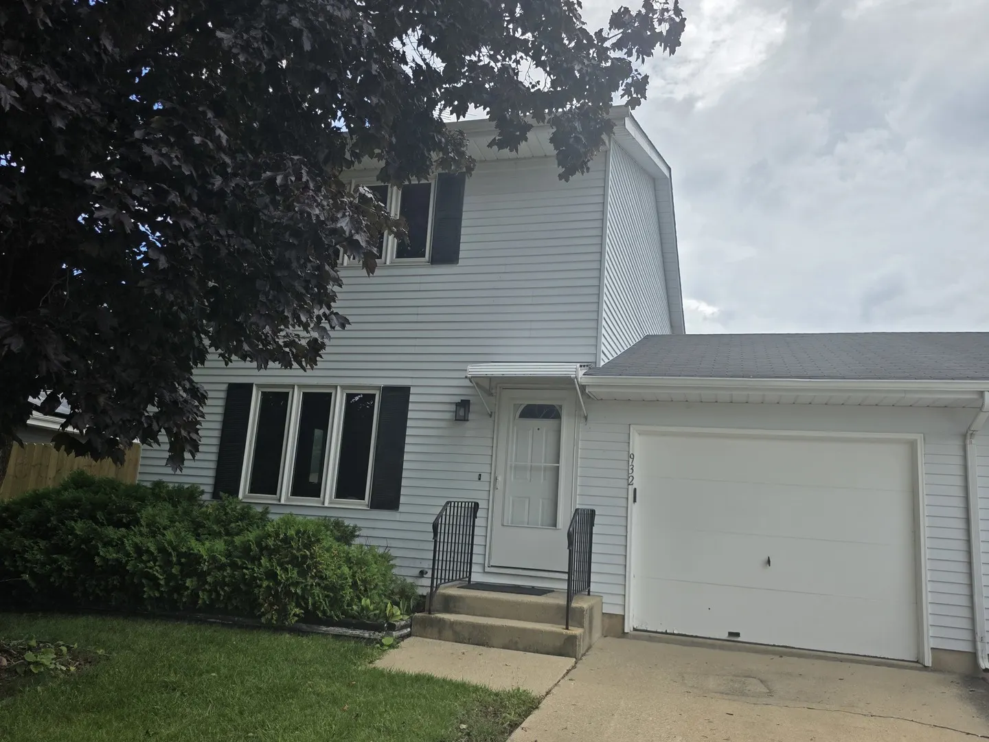 932 Manchester Court IL