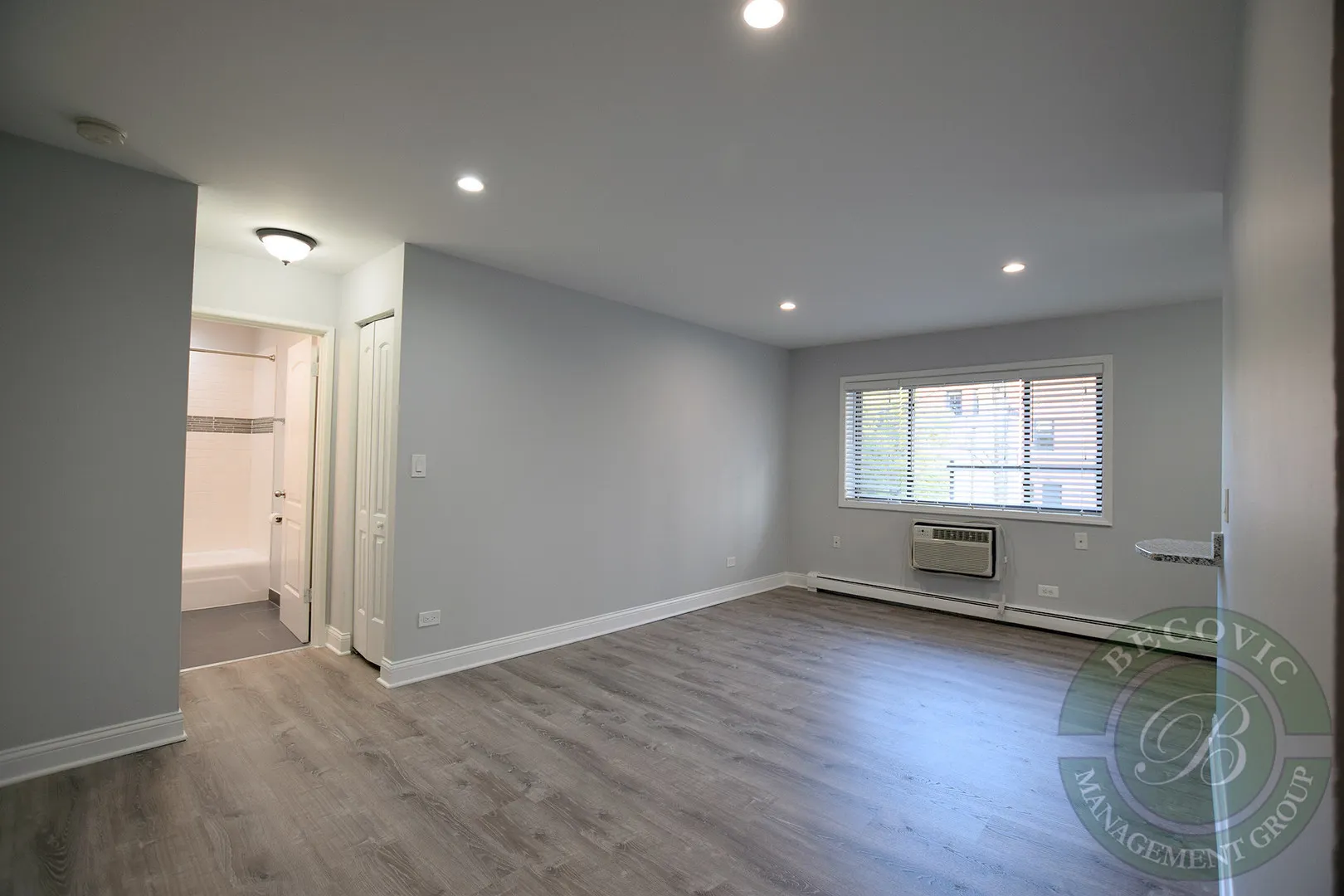 6201 N Kenmore Avenue IL #2B