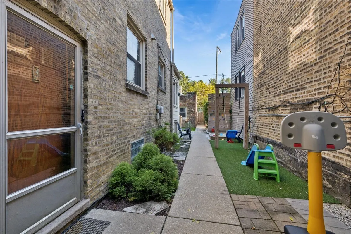 3935 N KIMBALL Avenue IL