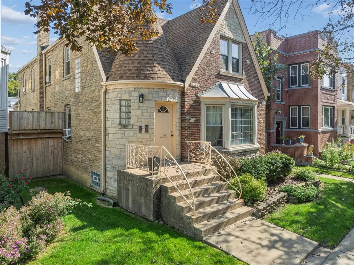 3935 N KIMBALL Avenue IL