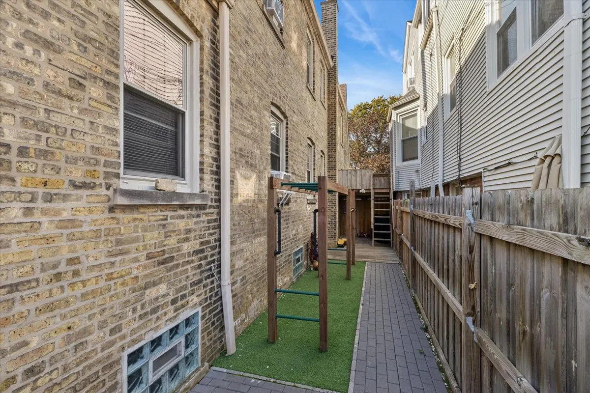 3935 N KIMBALL Avenue IL