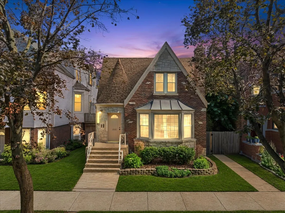 3935 N KIMBALL Avenue IL