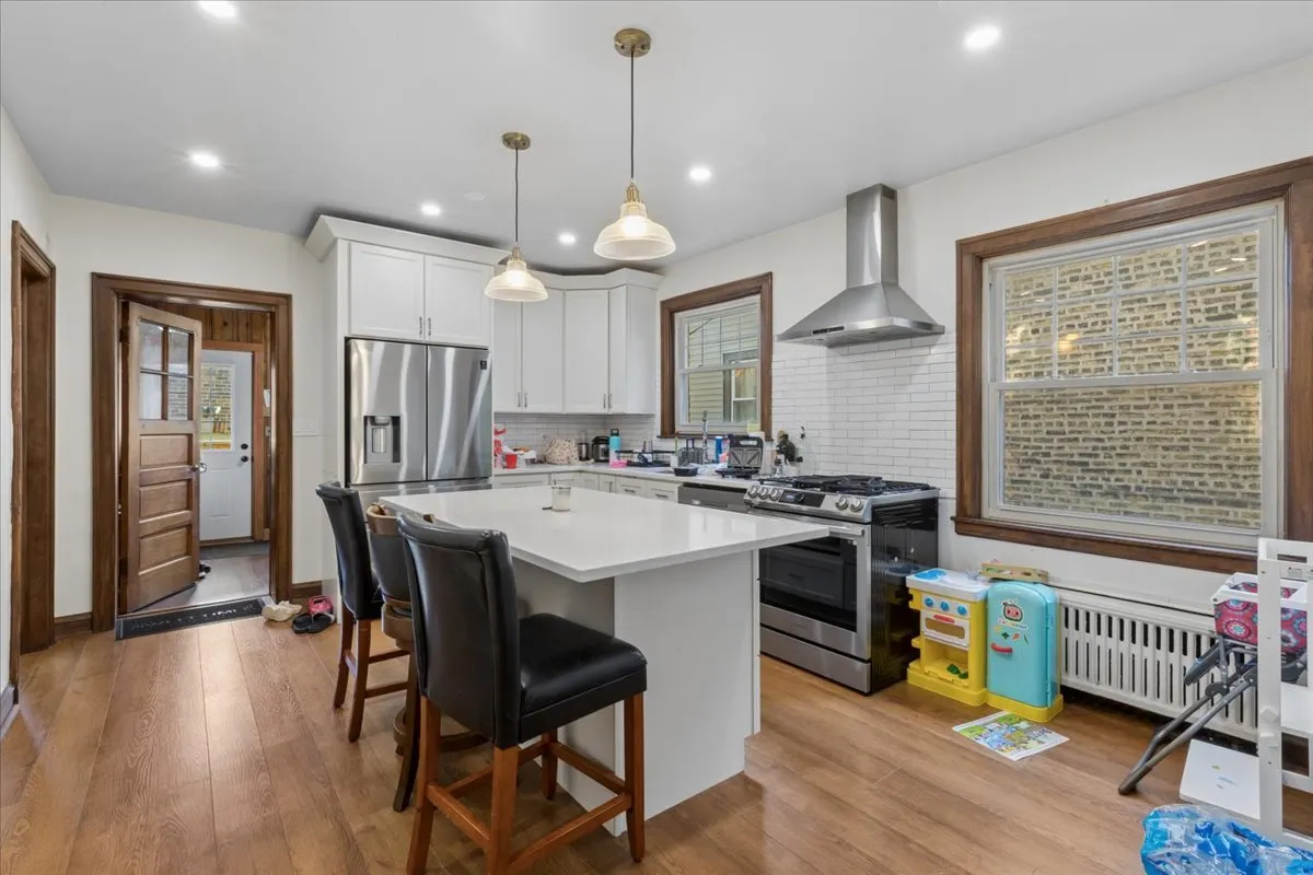 3935 N KIMBALL Avenue IL