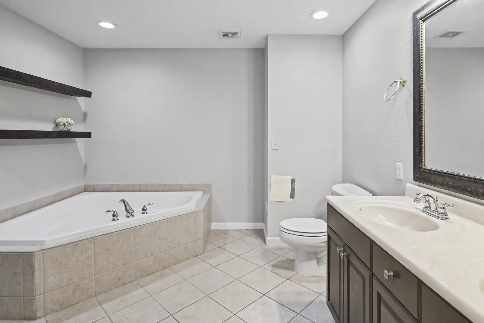 4401 Woodglen Lane IL #1