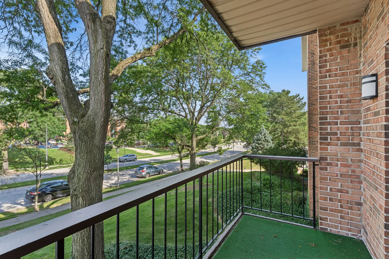 7510 Farmingdale Drive IL #210