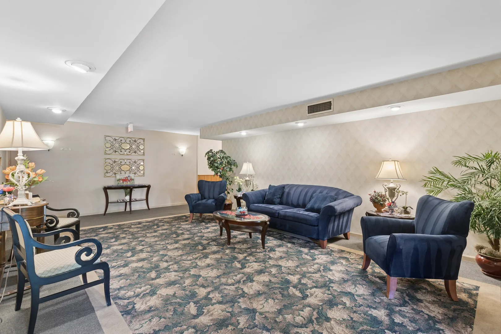 7510 Farmingdale Drive IL #210