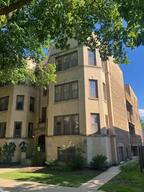 2651 W Greenleaf Avenue IL #3W