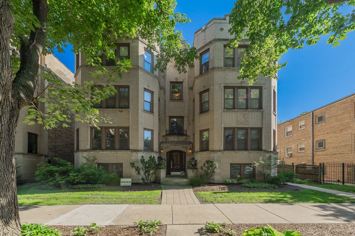 2651 W Greenleaf Avenue IL #3W