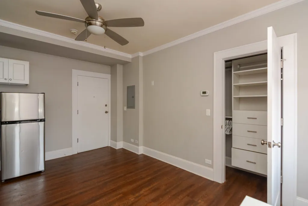 817 W Lakeside Place IL #504