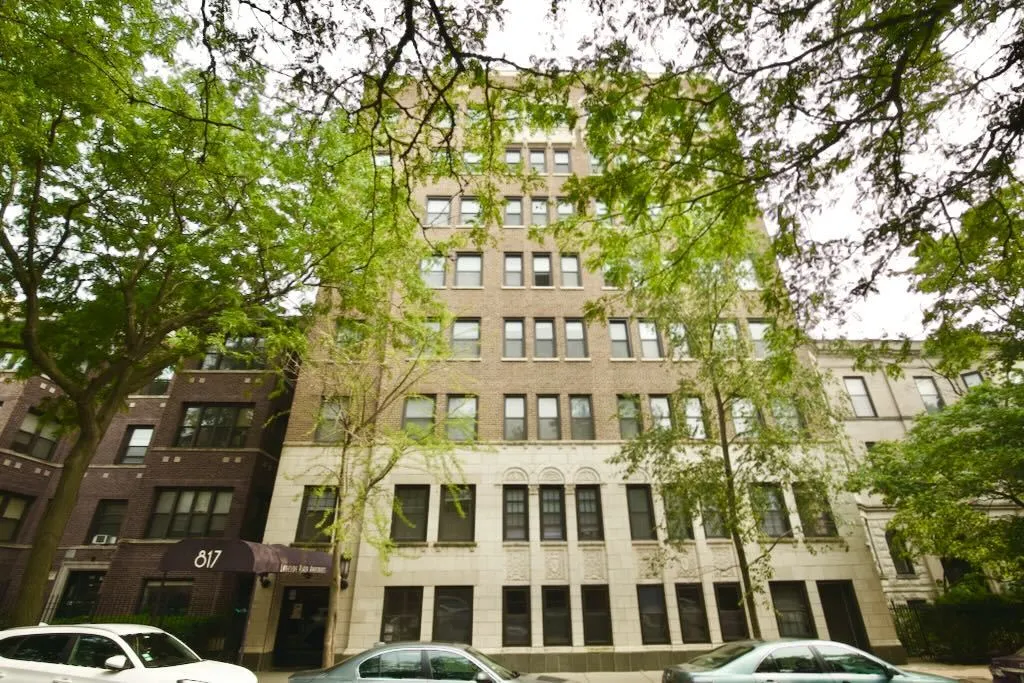 817 W Lakeside Place IL #504
