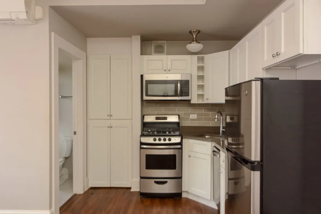 817 W Lakeside Place IL #504