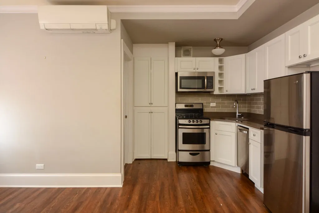 817 W Lakeside Place IL #504