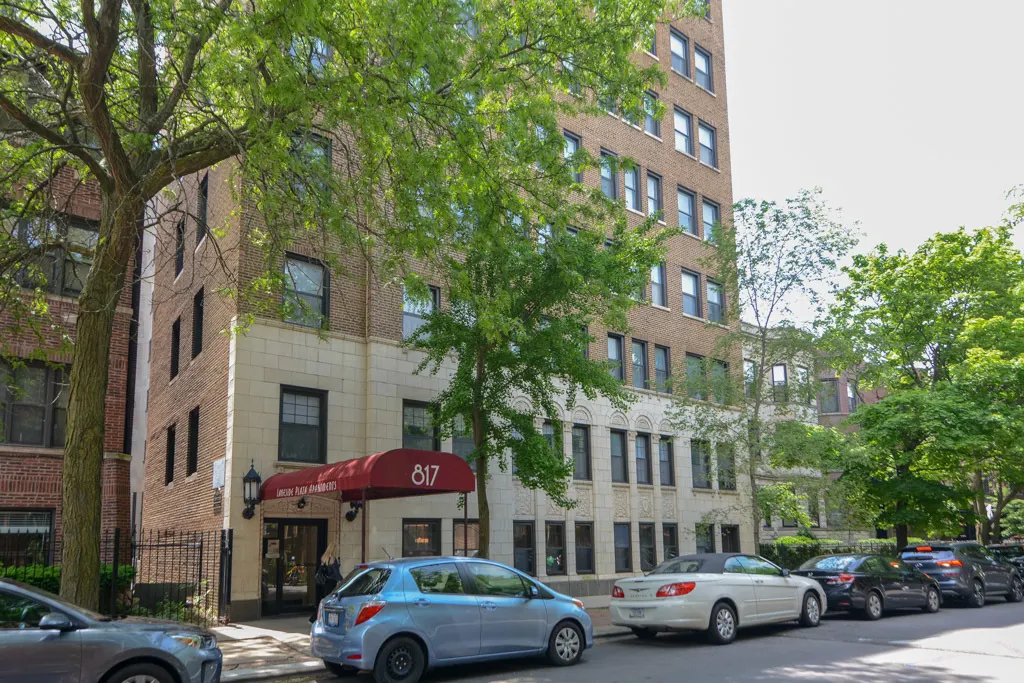 817 W Lakeside Place IL #504