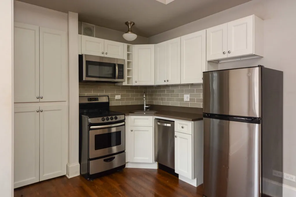 817 W Lakeside Place IL #504