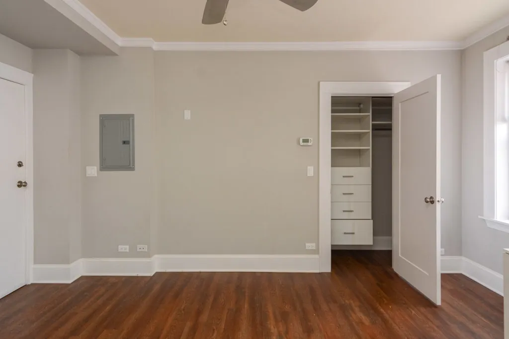 817 W Lakeside Place IL #504