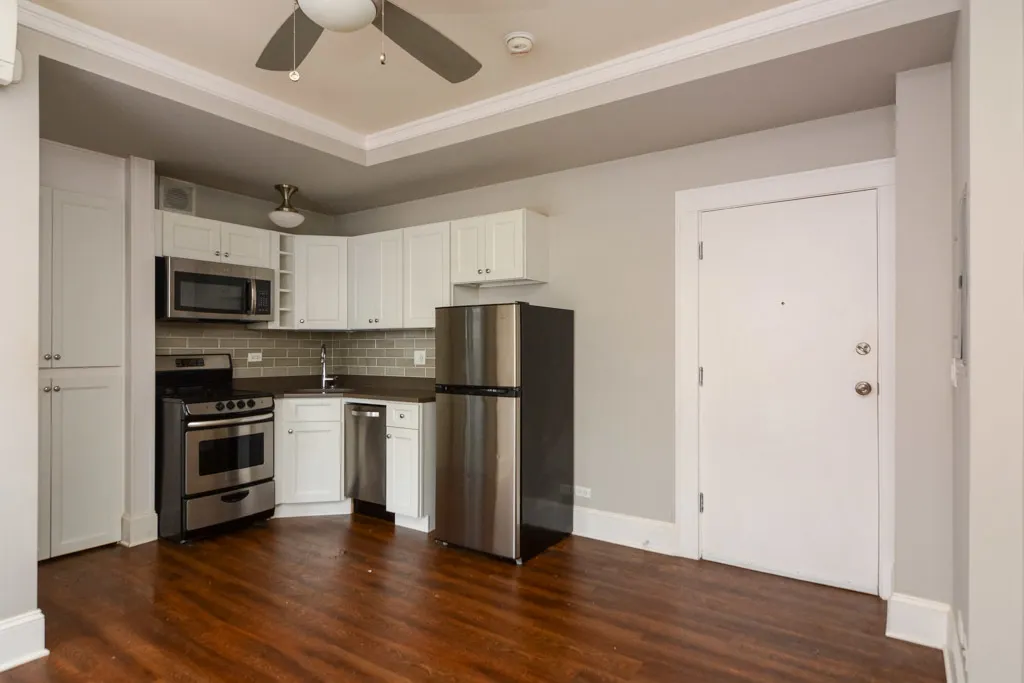 817 W Lakeside Place IL #504