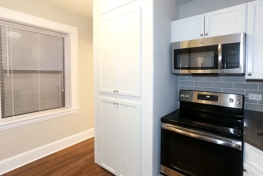 817 W Lakeside Place IL #503