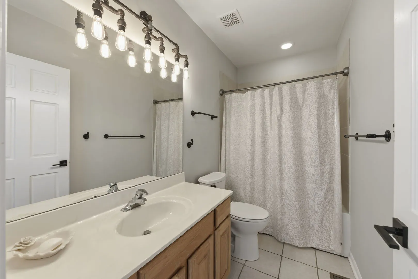 231 N West Street IL #0