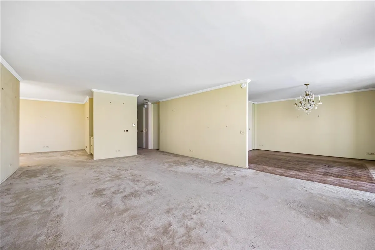 1500 Sheridan Road IL #8L