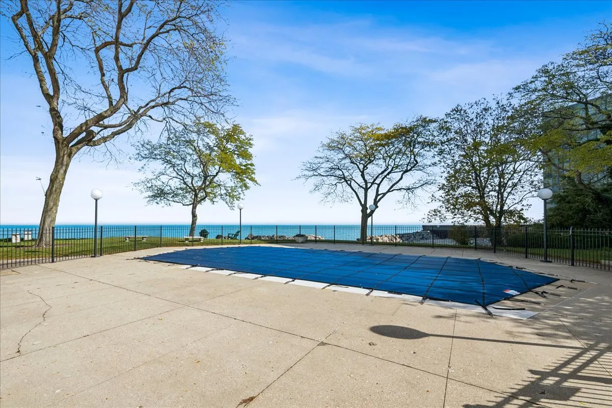 1500 Sheridan Road IL #8L